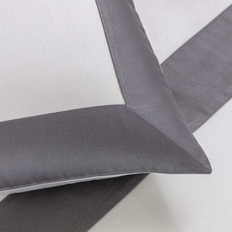 slide 3 Bold Pillowcase