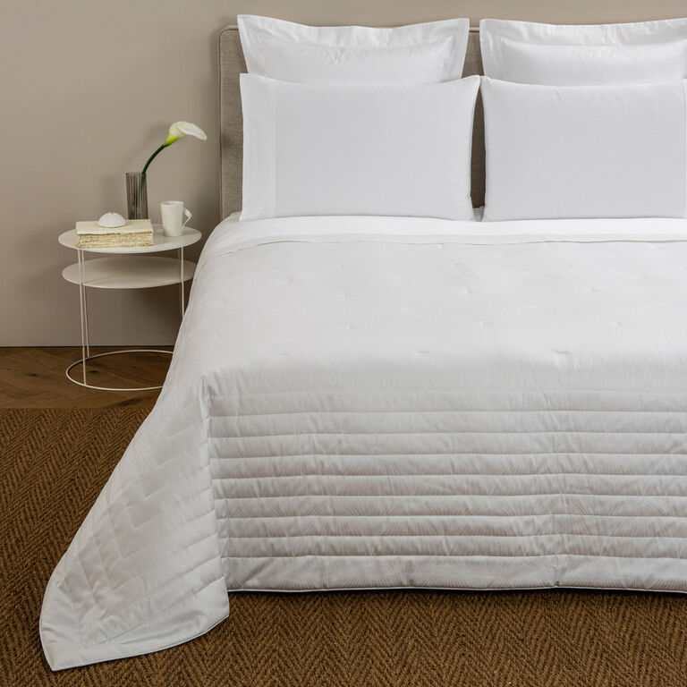 slide 1 Imperial Light Quilt White