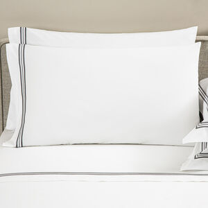 slide 1 Triplo Bourdon Pillowcase
