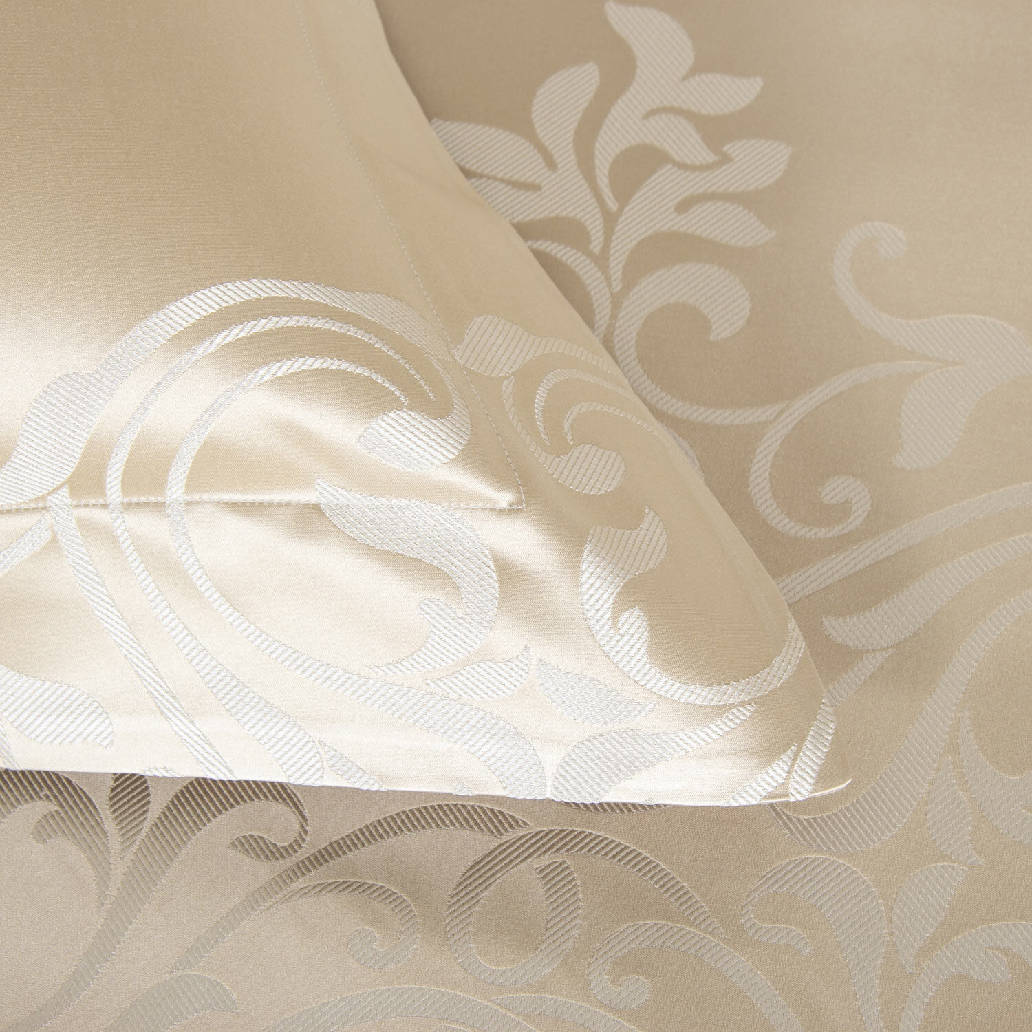 slide 3 Luxury Ornate Medallion Duvet Cover