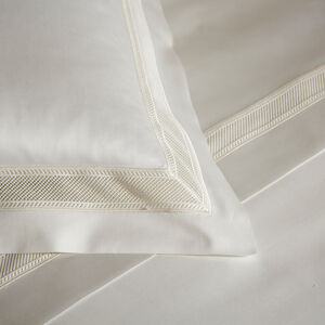 slide 3 Net Lace Sheet Set