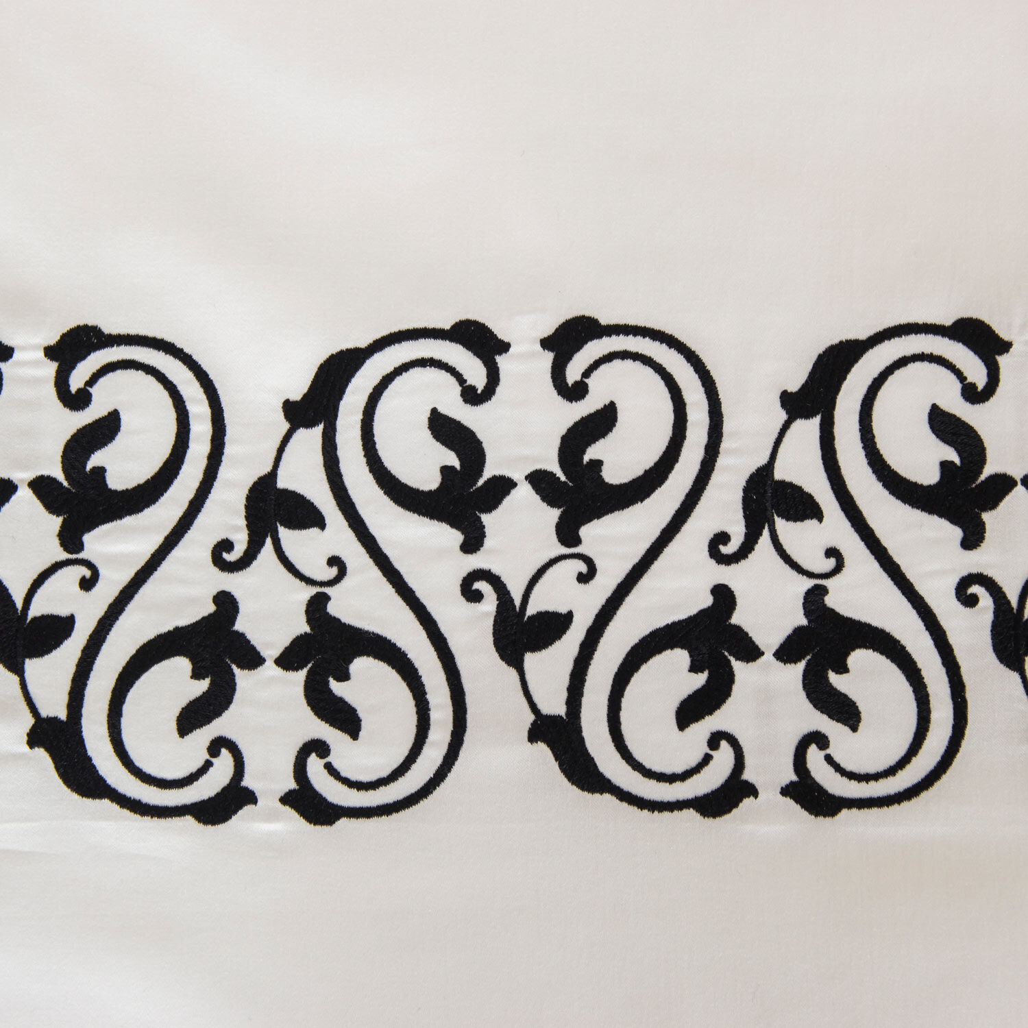 Ornate Medallion Embroidered Hand Towel