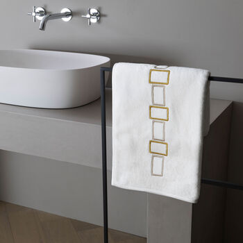 Bold Bicolor Embroidery Bath Towel