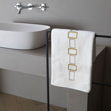 Bold Bicolor Embroidery Bath Towel