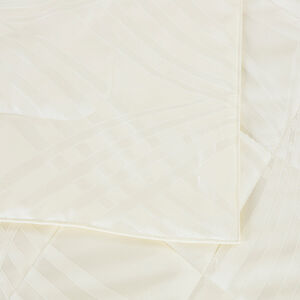 slide 3 Luxury Gant Light Quilt