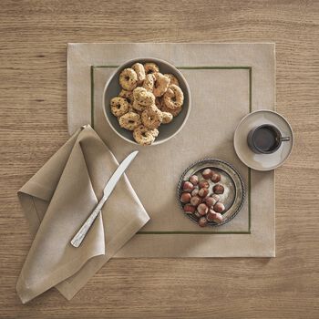 Define Placemats and Napkins Set