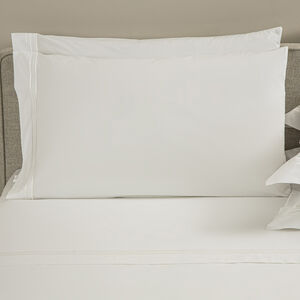 slide 1 Triplo Bourdon Pillowcase