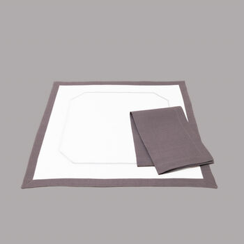 Simposium Embroidery Table Set