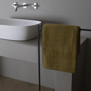 slide 1 Unito Bath Towel