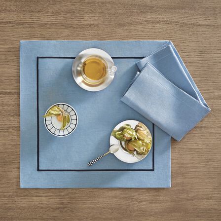 Define Placemats and Napkins Set
