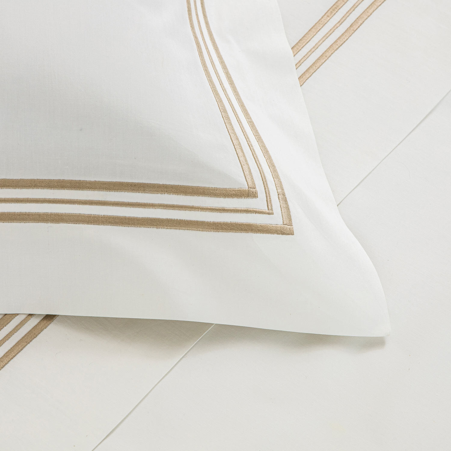 slide 3 Triplo Bourdon Duvet Cover