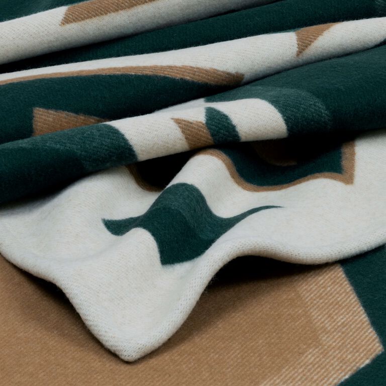 slide 5 Deco Throw 003