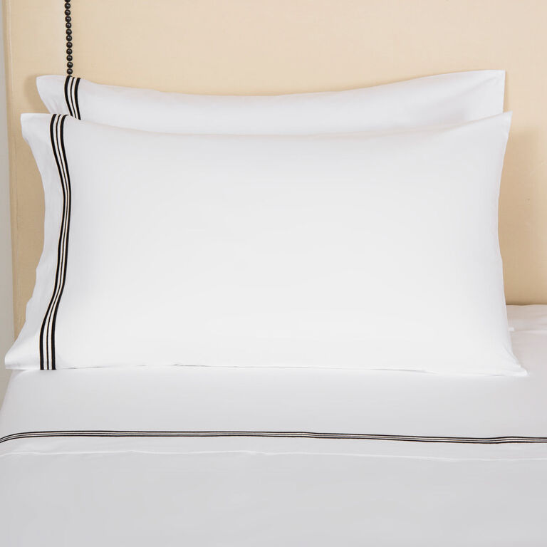 slide 1 Triplo Bourdon Pillowcase
