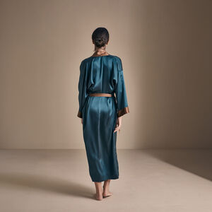 slide 3 Cascade Robe