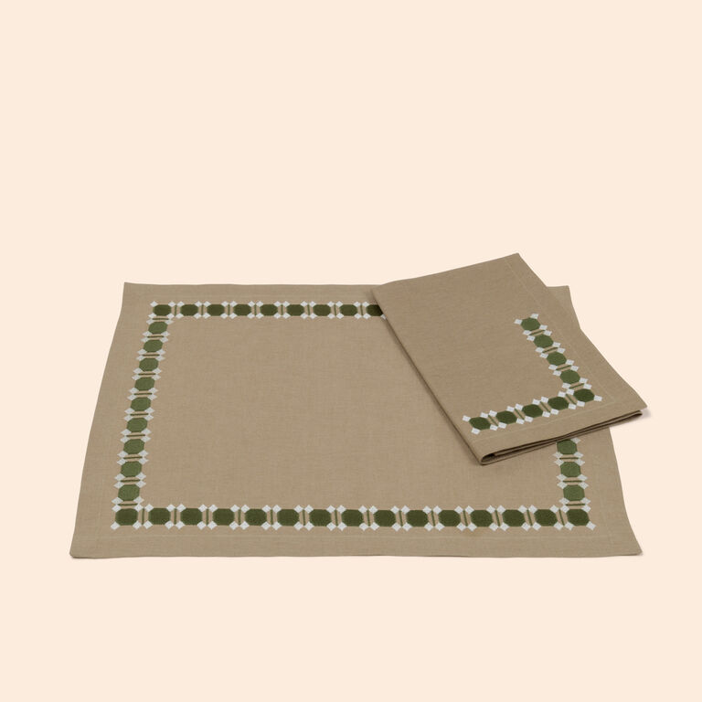slide 3 Deco Placemat and Napkins Set