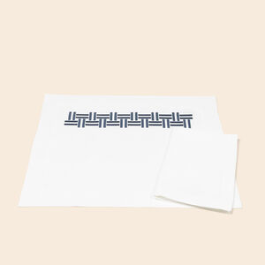 slide 3 Basket Weave Placemats and Napkins Set