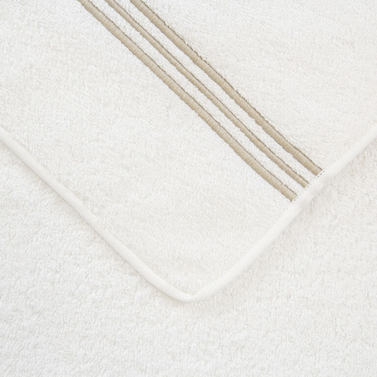 slide 3 Triplo Bourdon Wash Cloth