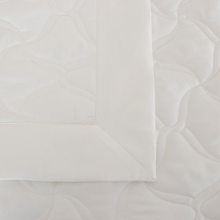 slide 3 Girandole Embroidered Light Quilt