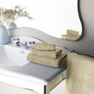 slide 4 Unito Bath Towel