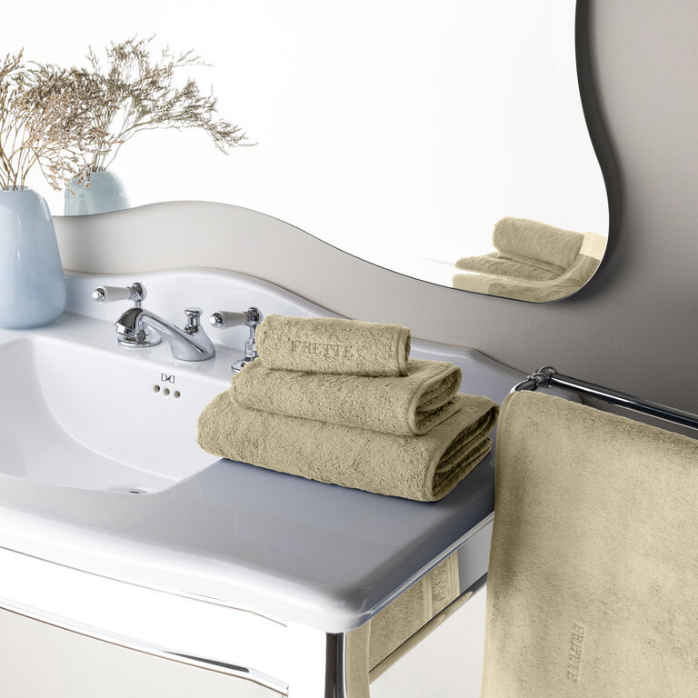 slide 4 Unito Bath Towel