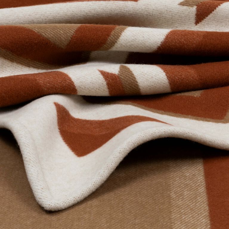 slide 3 Deco Throw 003