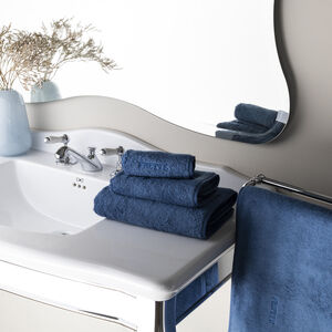 slide 4 Unito Bath Towel