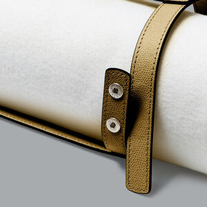 slide 4 Otello Throw Holder