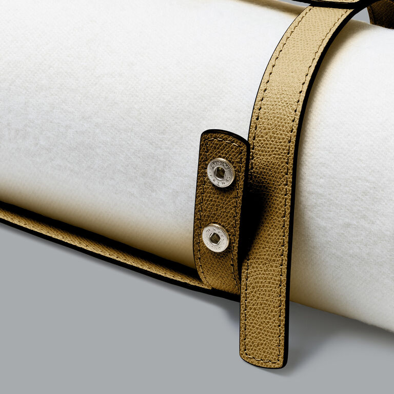 slide 4 Otello Throw Holder