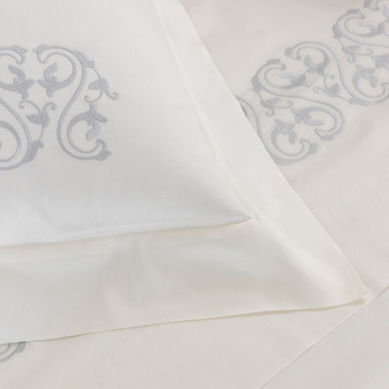 slide 3 Ornate Medallion Embroidered Duvet Cover