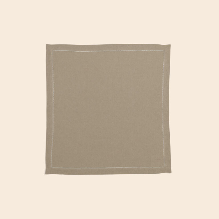 slide 3 Artistry Ajour Napkins Set