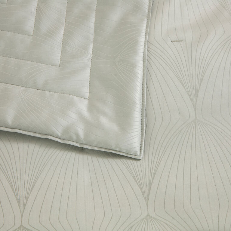 slide 3 Imperial Light Quilt Pearl Grey