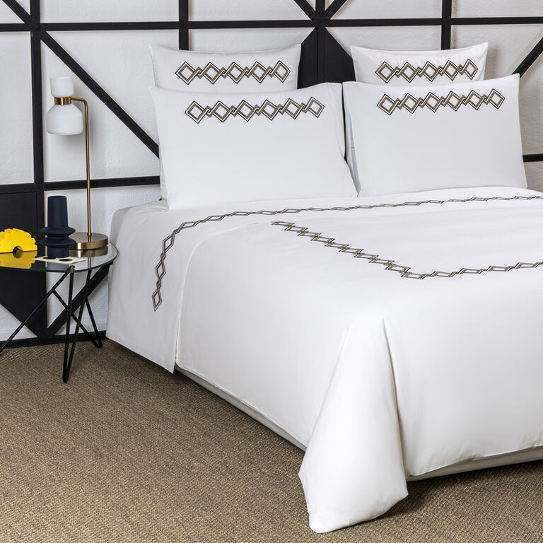 slide 4 Twist Embroidery Duvet Cover