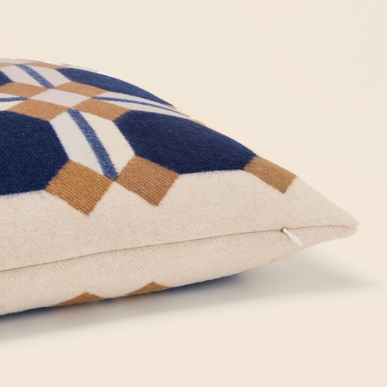 slide 3 Deco Cushion 004