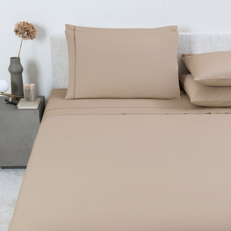 slide 2 Houndstooth Embroidery Sheet Set