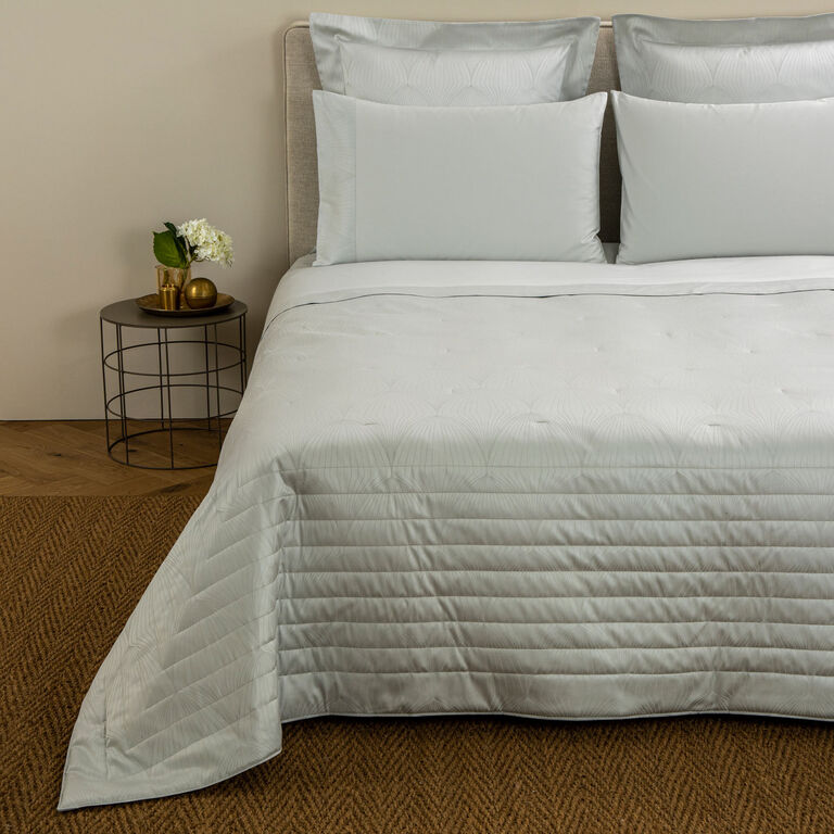 slide 1 Imperial Light Quilt Pearl Grey