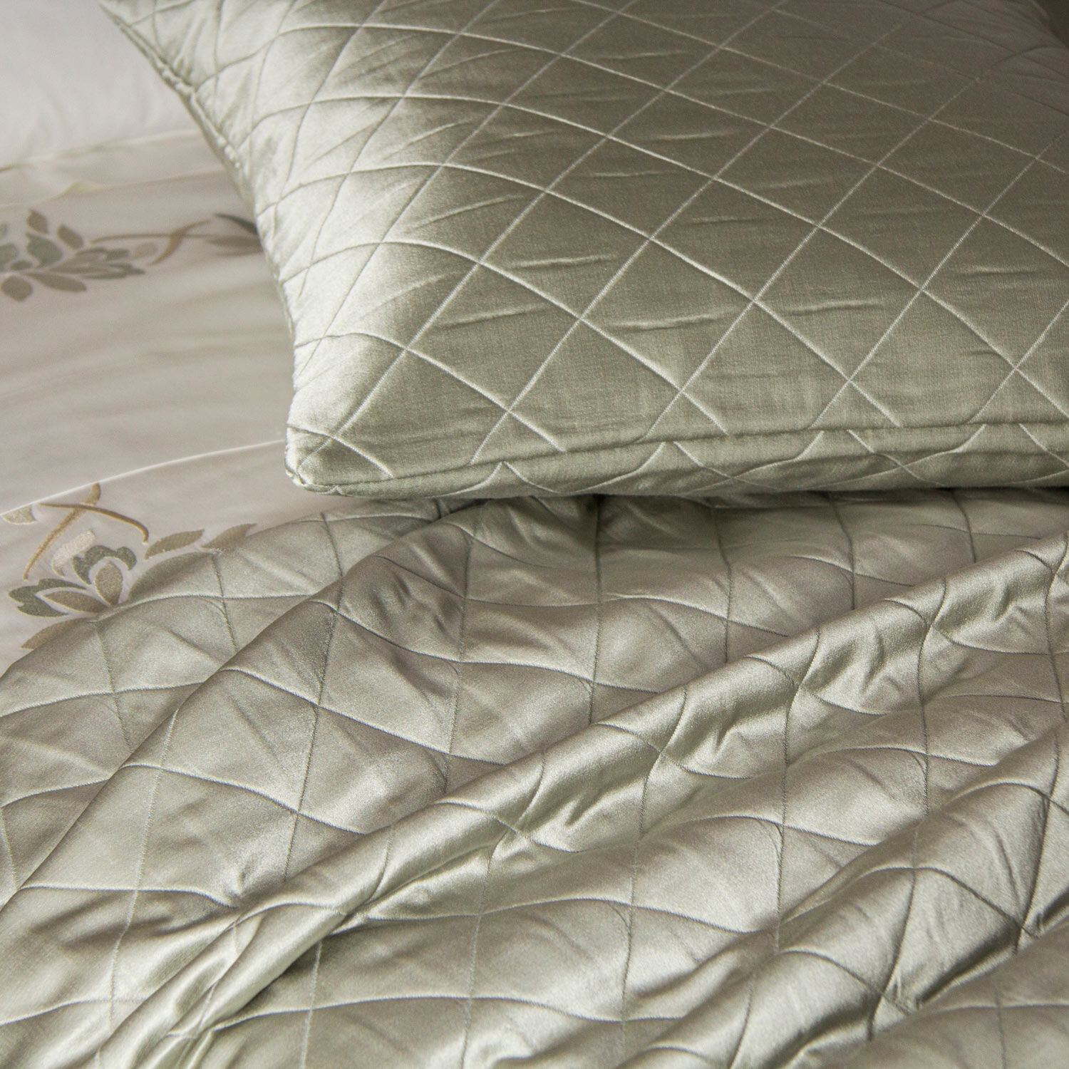 slide 4 Luxury Lozenge Bedspread