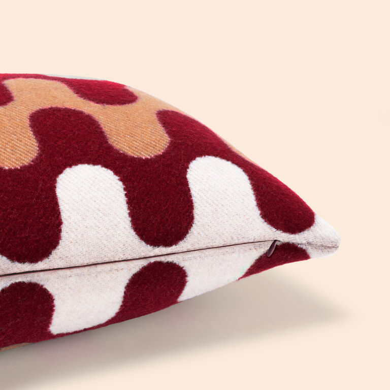 slide 3 Modernism Cushion 001