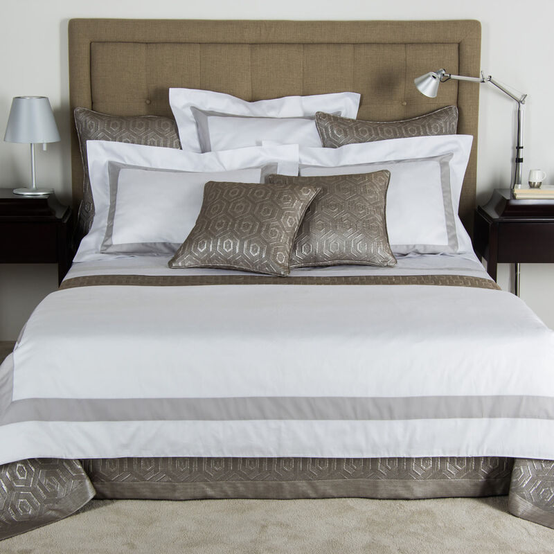 International Decorative Pillow Frette