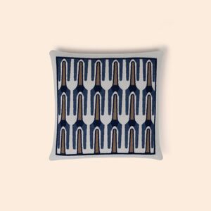 slide 1 Deco Cushion 006