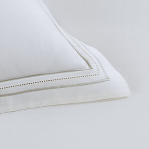 slide 3 Elegance Euro Sham