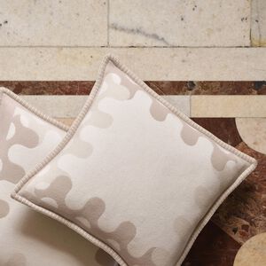 slide 5 Modernism Cushion 002