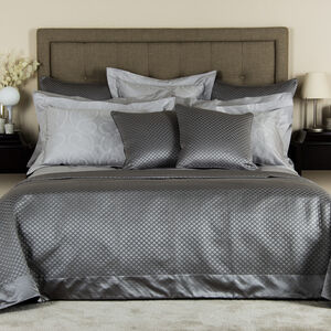 slide 4 Illusione Decorative Pillow Cover