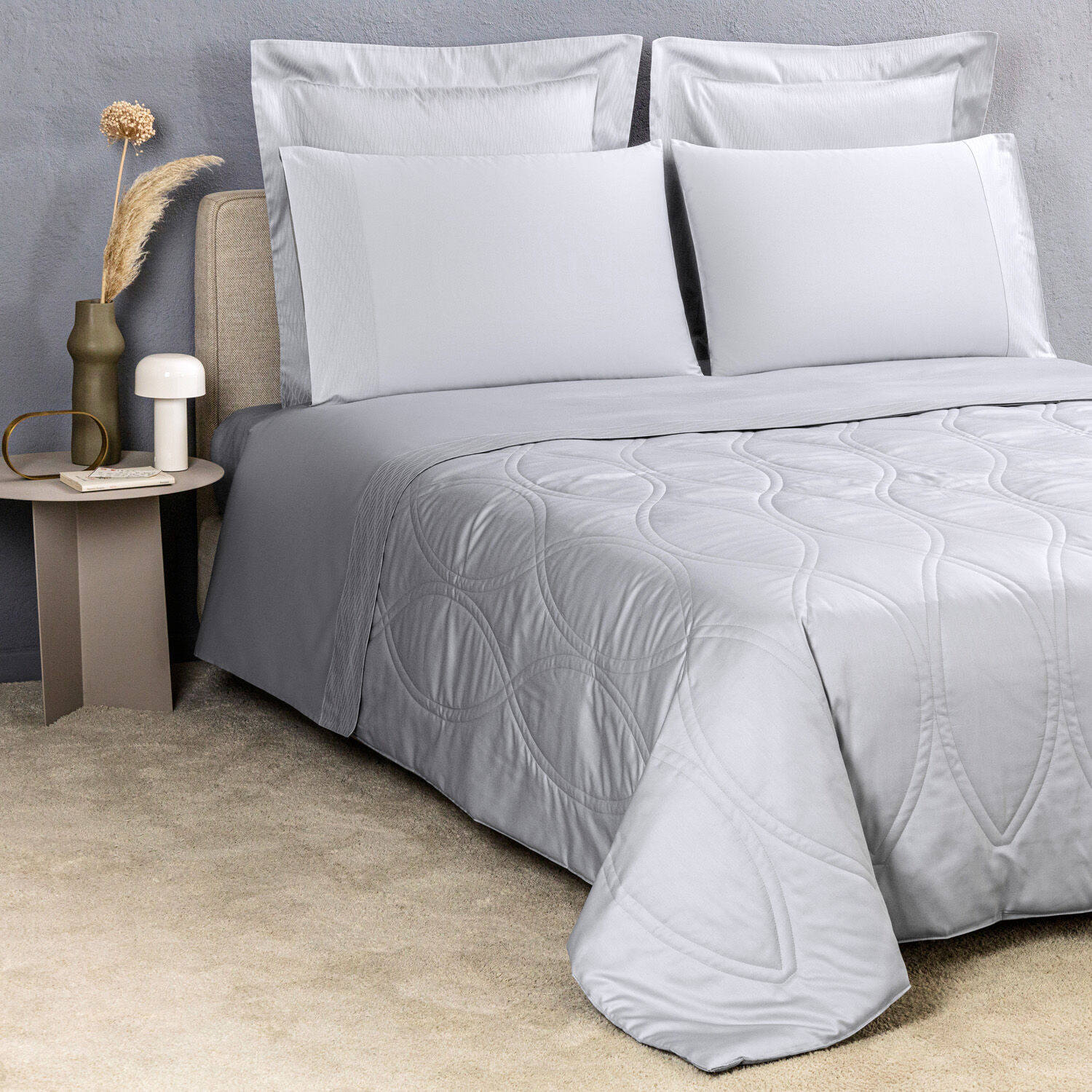 Light best sale quilt blanket