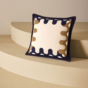 slide 5 Modernism Cushion 002
