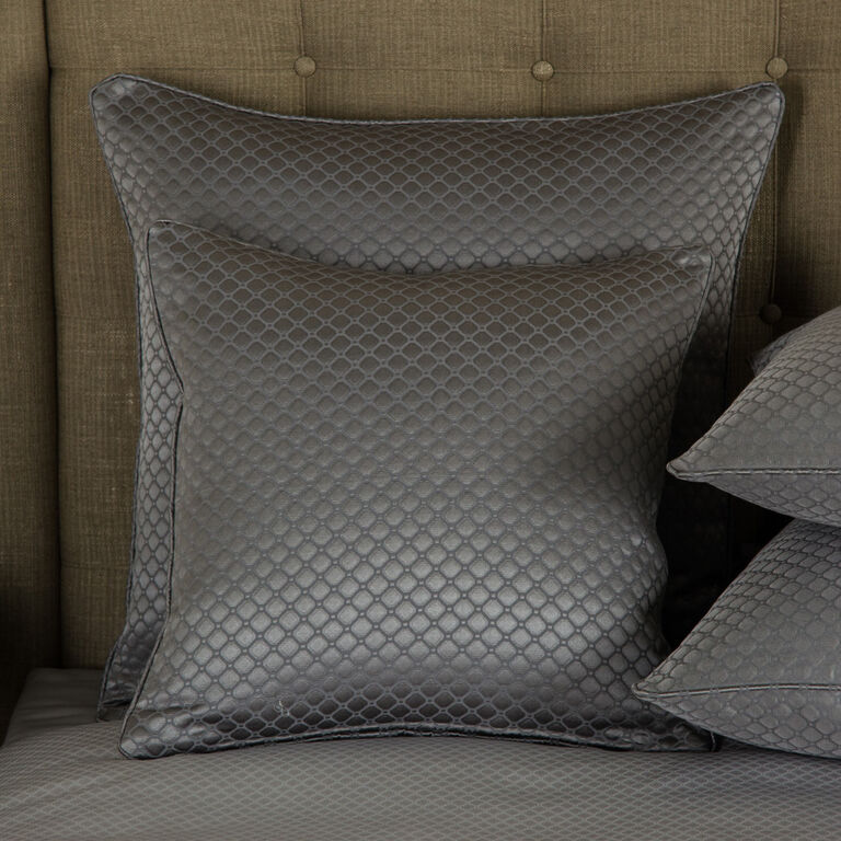 slide 1 Illusione Decorative Pillow Cover
