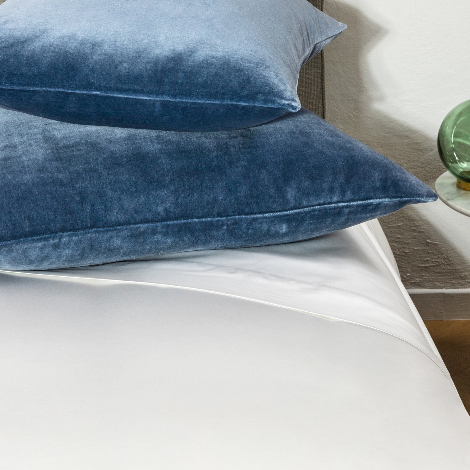 Velvet top throw cushions