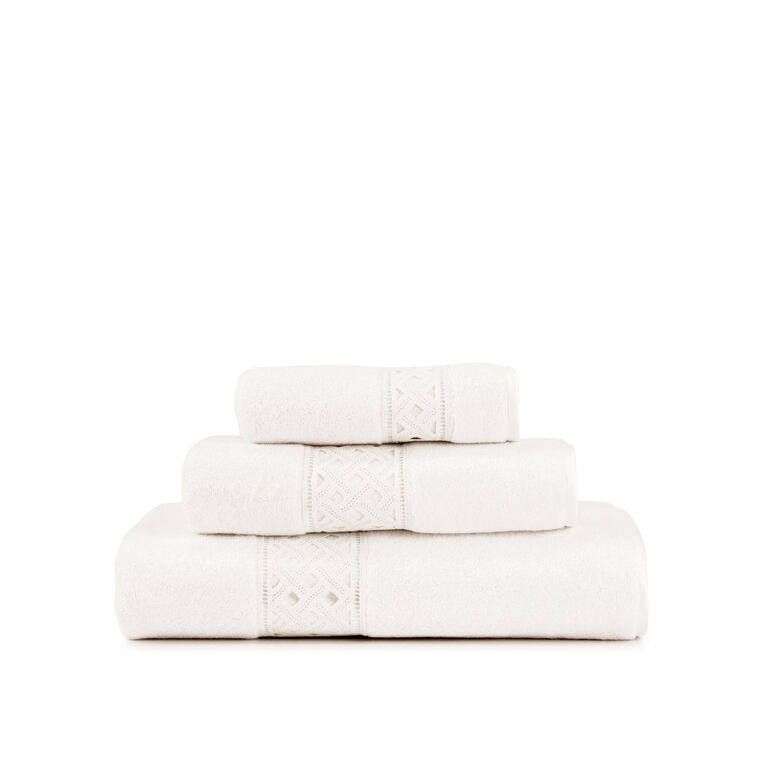 slide 2 Lozenge Lace Guest Towel