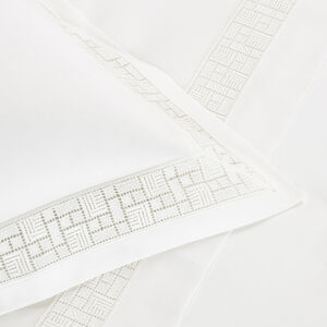 slide 3 Maze Lace Boudoir