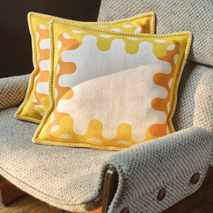 slide 5 Modernism Cushion 002