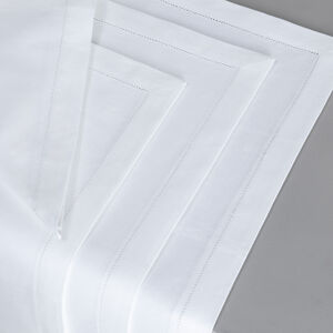 slide 4 Artistry Ajour Napkins Set